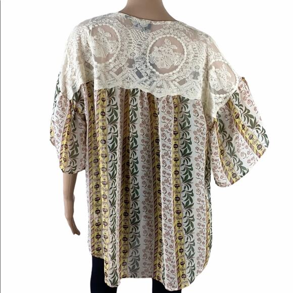 Gigio NWT Floral Crochet Lace Bell Sleeve Tunic Top M - Picture 8 of 9